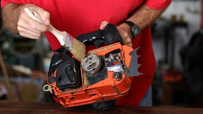How To Use A Chainsaw Cleaning Solvent. How To Use A Chainsaw Cleaning Solvent Effectively.
